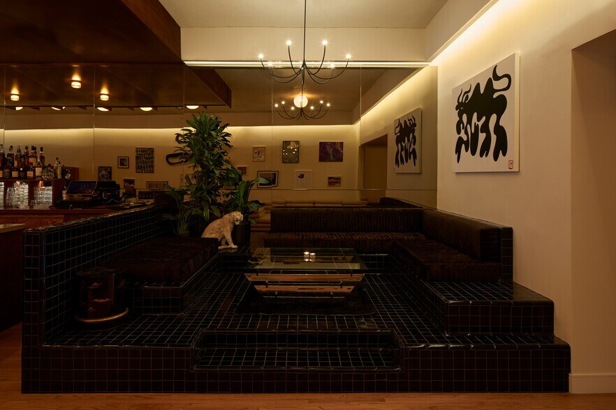 More Photos Of 7746 Santa Monica Blvd, West Hollywood Bar For Lease