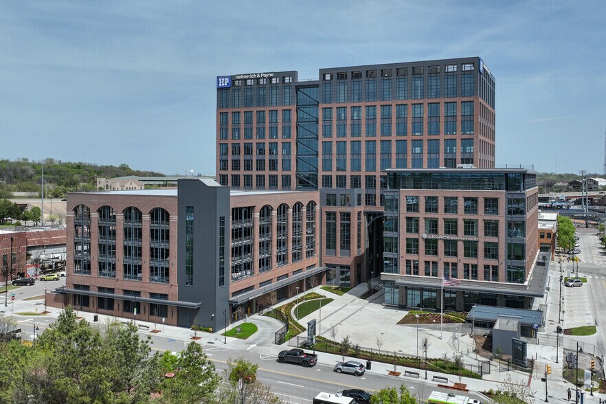More Photos Of 222 N Detroit Ave, Tulsa Office For Lease