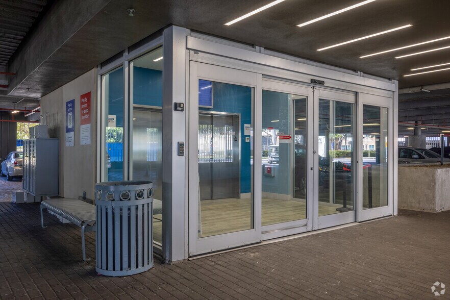 More Photos Of 3683 S Miami Ave, Miami Medical For Lease