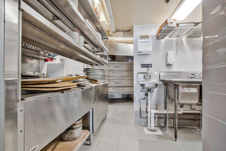 More Photos Of 81 Main St, Annapolis Restaurant For Sale