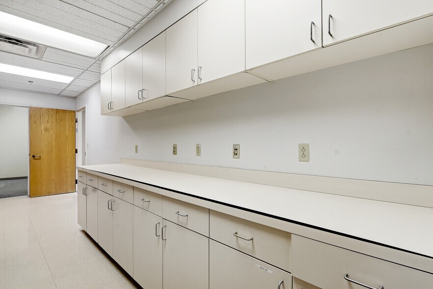 More Photos Of 2400 Trawood Dr, El Paso Medical For Lease