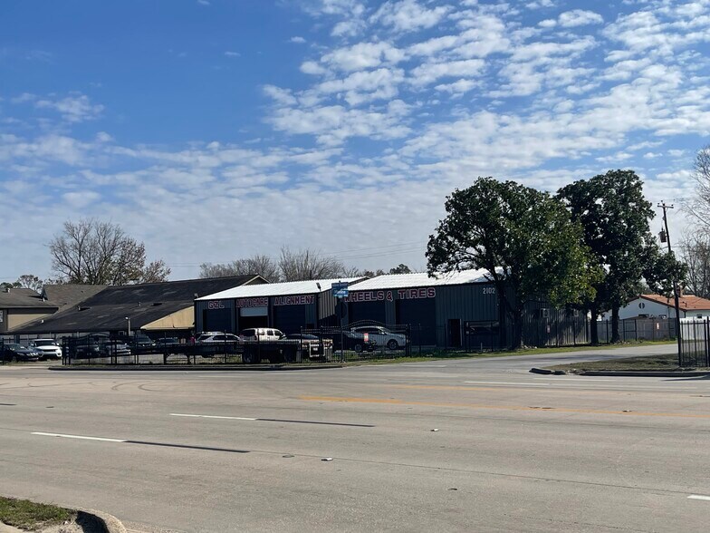 More Photos Of 2102 Aldine Bender Rd, Houston Industrial For Sale