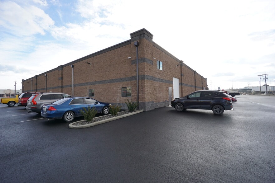 More Photos Of 104 Butterfield Rd, Yakima General Retail For Sale