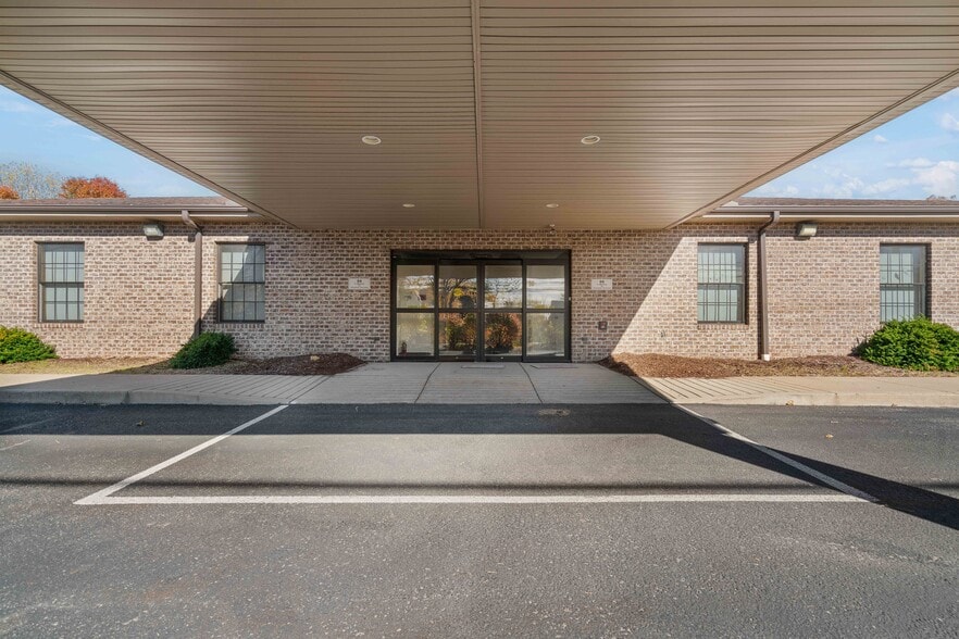 More Photos Of 86 Coraopolis Rd, Coraopolis Medical For Sale