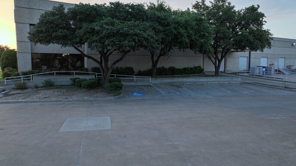 More Photos Of 6312 Airport Fwy, Fort Worth Distribution For Lease