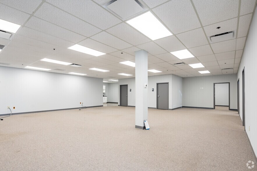 More Photos Of 5802 Breckenridge Pky, Tampa Light Distribution For Lease