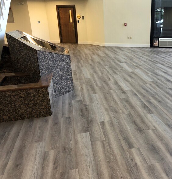 More Photos Of 10200 Linn Station Rd, Louisville Office For Lease