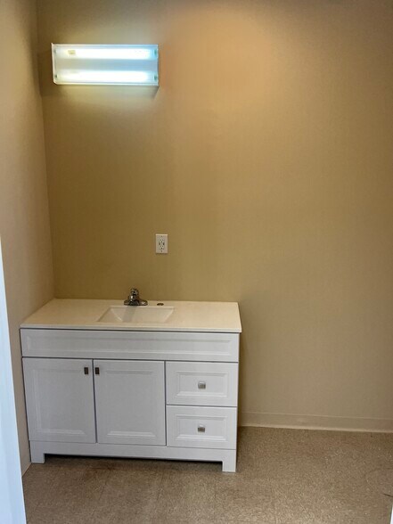 More Photos Of 4388 Sudderth Rd, Buford Warehouse For Sale