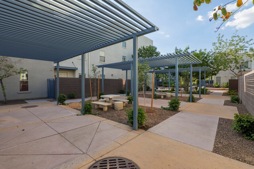More Photos Of 610 E Roosevelt St, Phoenix Storefront Retail Residential For Sale