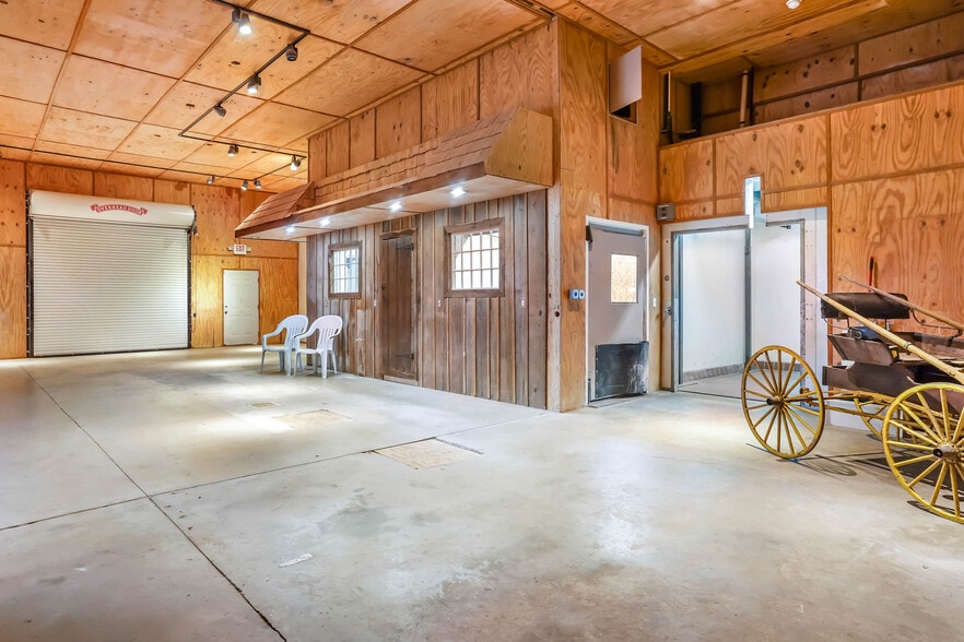 More Photos Of 8977 DuPont Blvd, Lincoln Convenience Store For Sale