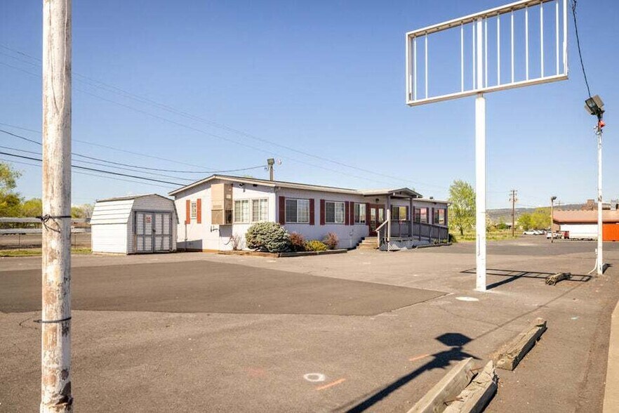 More Photos Of 3350 S 6th St, Klamath Falls Auto Dealership For Sale