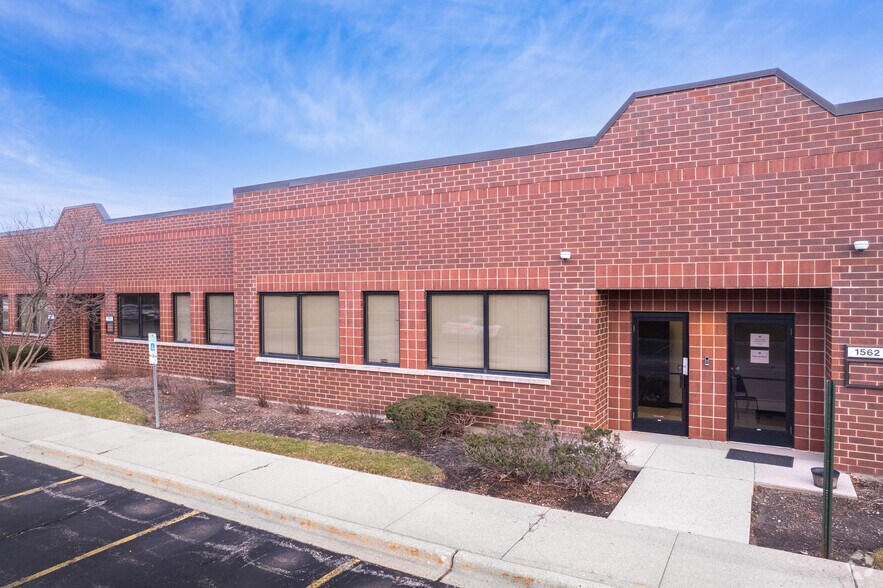 More Photos Of 1530-1558 Barclay Blvd, Buffalo Grove Unknown For Lease