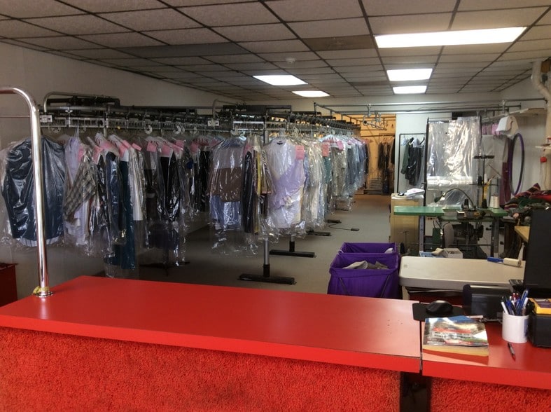 More Photos Of 19-27 N Main St, Woodstown Storefront Retail Residential For Lease