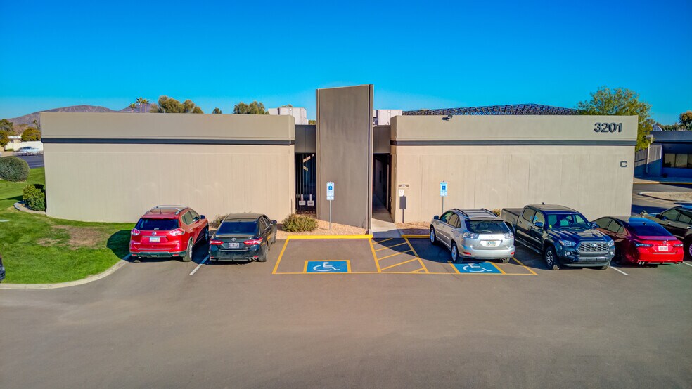 More Photos Of 3201 W Peoria Ave, Phoenix Medical For Lease