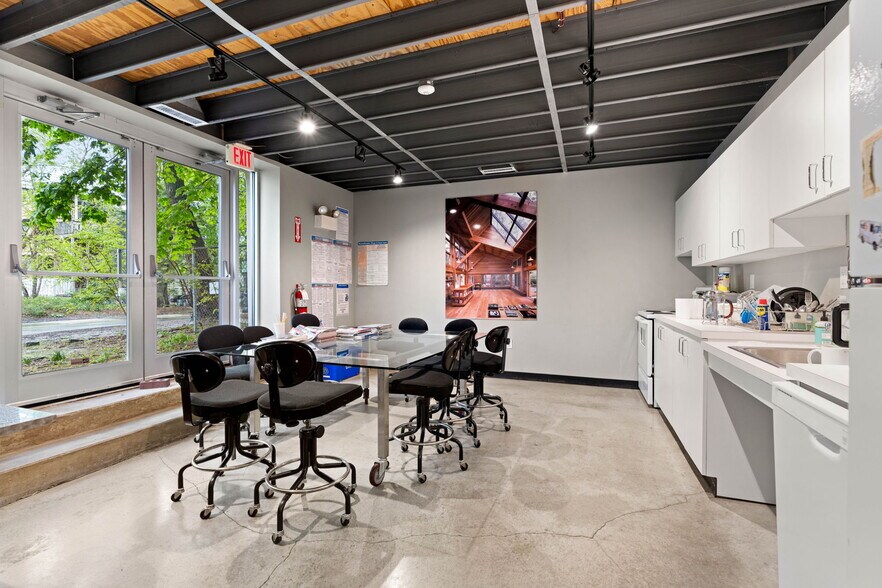More Photos Of 115 Willow Ave, Somerville Manufacturing For Sale