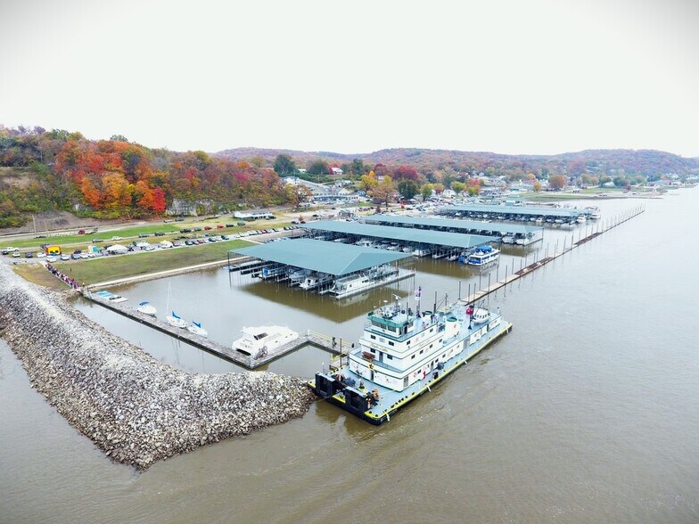 More Photos Of 215 W Water St, Grafton Marina For Sale