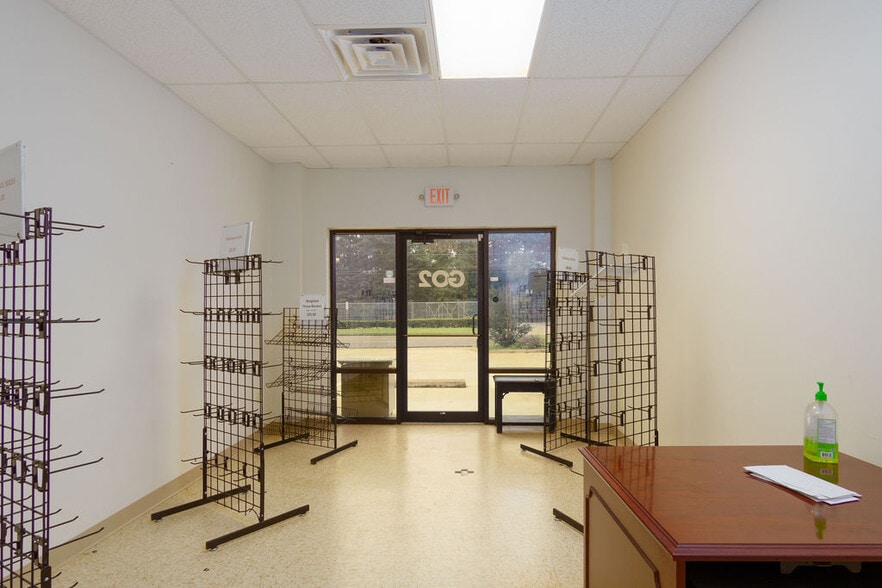 More Photos Of 405 Enterprise St, Longview Warehouse For Sale