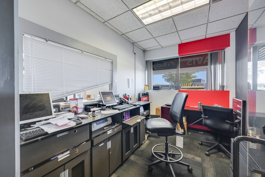 More Photos Of 691 County Road 39A, Southampton Auto Dealership For Lease