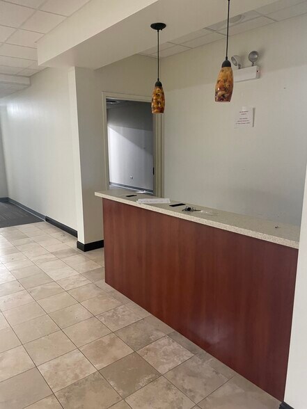 More Photos Of 4901 W Irving Park Rd, Chicago Unknown For Lease