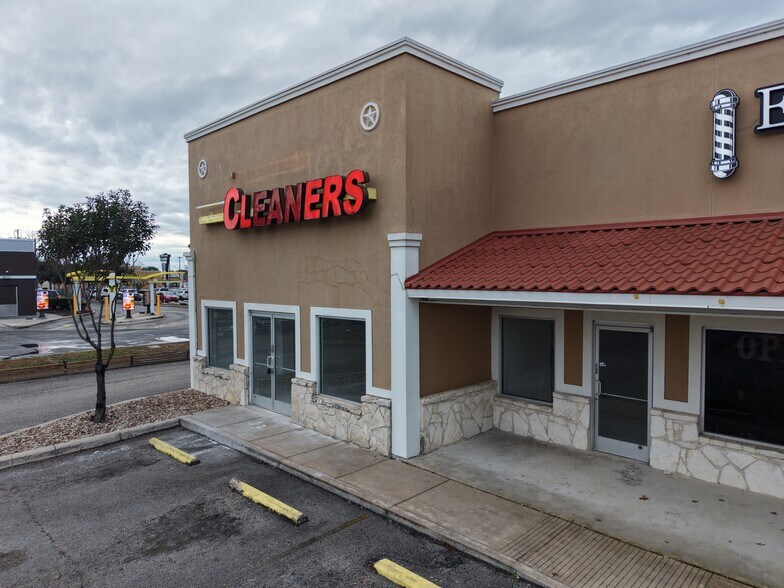 More Photos Of 9262 Culebra Rd, San Antonio Storefront Retail Office For Lease