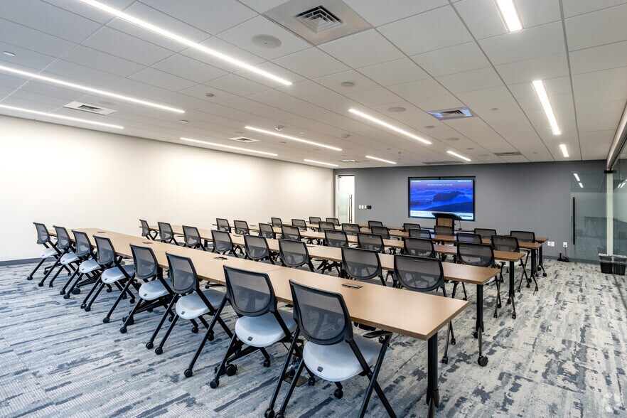 More Photos Of 10735 David Taylor Dr, Charlotte Unknown For Lease