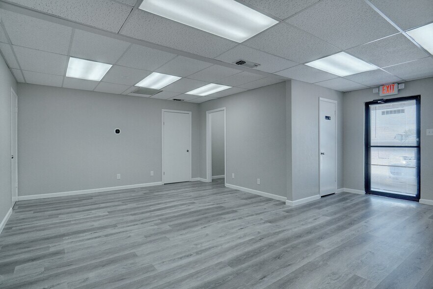 More Photos Of 813 Brown Trl, Bedford Office For Lease