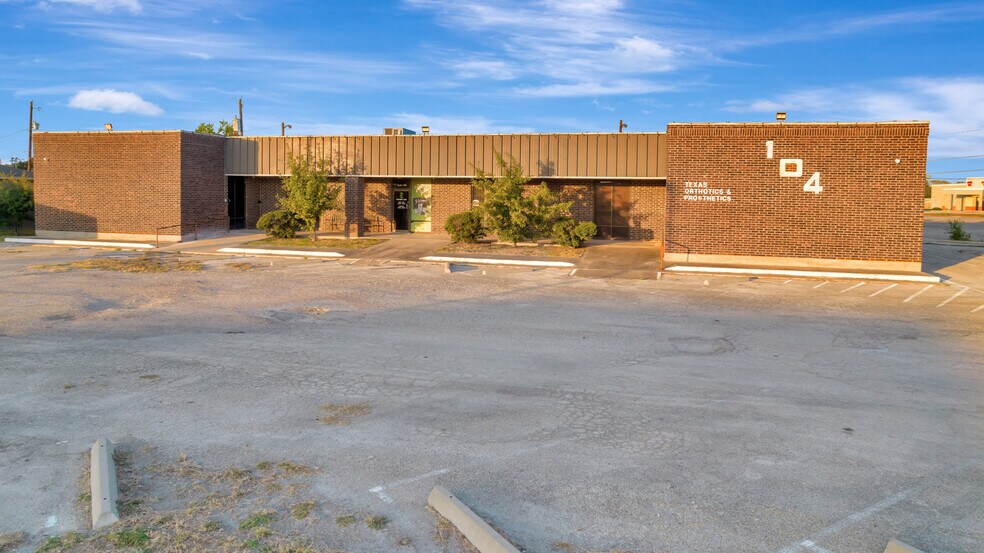 More Photos Of 104 Teakwood Dr, Victoria Medical For Sale