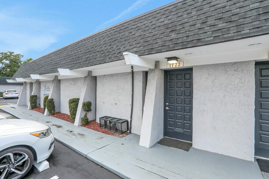 More Photos Of 1712-1736 University Blvd S, Jacksonville Medical For Sale