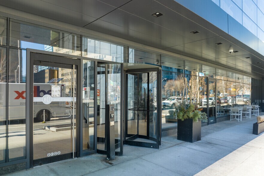 More Photos Of 480 University Ave, Toronto Office For Lease