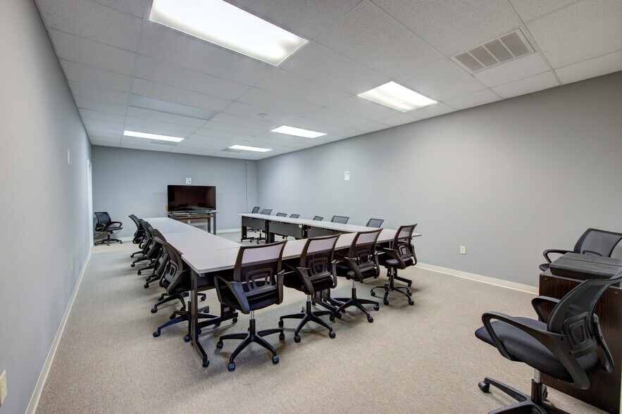 More Photos Of 475 Industrial Dr, Lexington Showroom For Sale