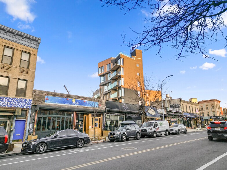 More Photos Of 671-689 Washington Ave, Brooklyn Storefront For Lease