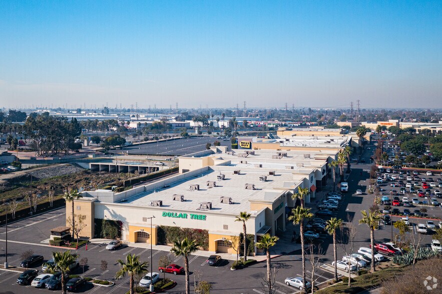 More Photos Of 200-208 Towne Center Dr, Compton Storefront For Lease