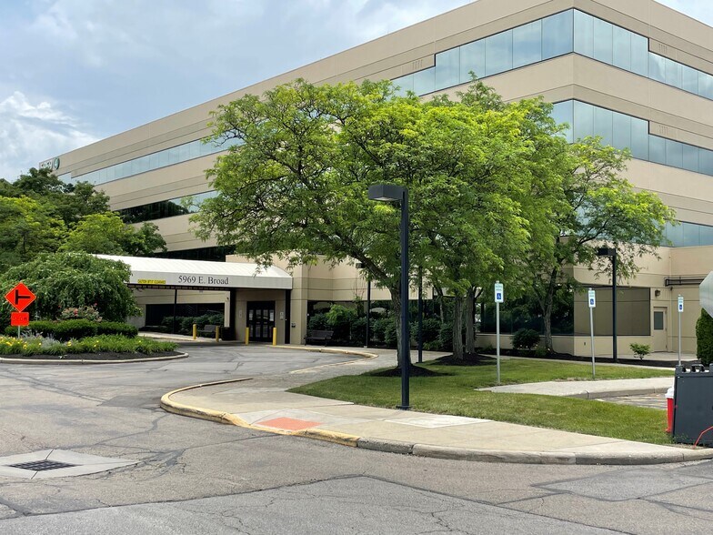 More Photos Of 5969 E Broad St, Columbus Medical For Lease