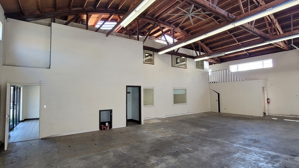 More Photos Of 45 Foley St, Santa Rosa Light Distribution For Lease