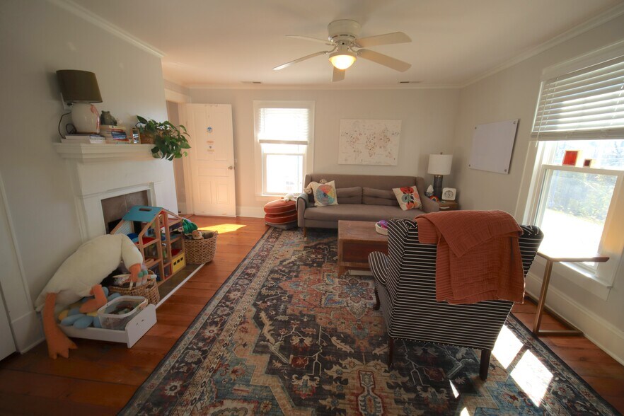 More Photos Of 4 Northcrest Dr, Weaverville Office For Sale