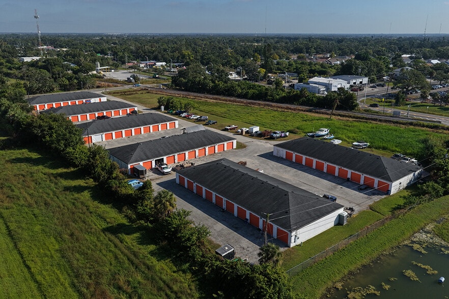 More Photos Of 1326 37th Ave, Bradenton Self Storage For Sale