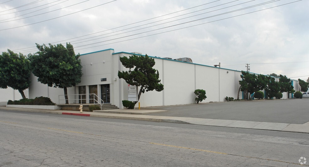 More Photos Of 802-852 E Edna Pl, Covina Warehouse For Lease