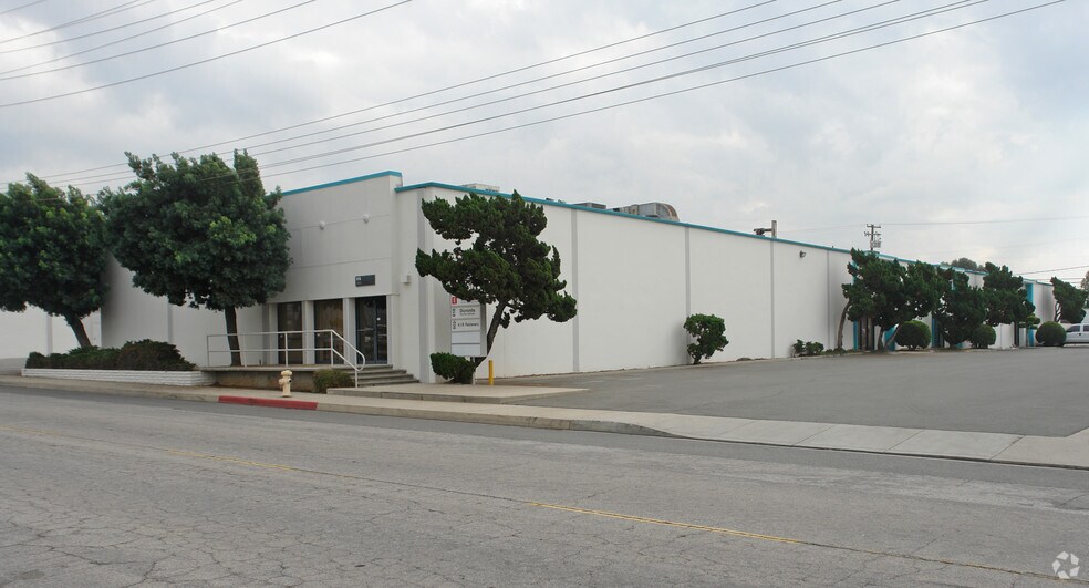 More Photos Of 802-864 E Edna Pl, Covina Warehouse For Lease