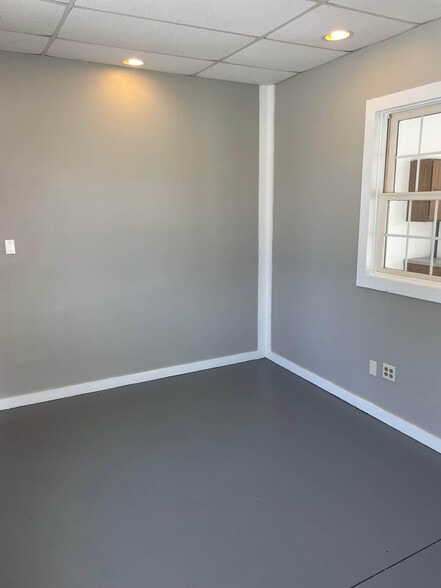 More Photos Of 520 S Prospect Ave, Hartville Flex For Lease