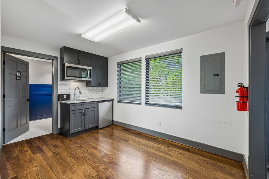More Photos Of 2831 Azalea Pl, Nashville Office Residential For Lease