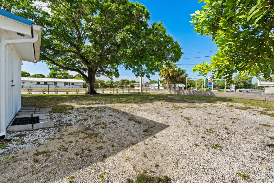 More Photos Of 1324 16th St, Vero Beach Office For Sale