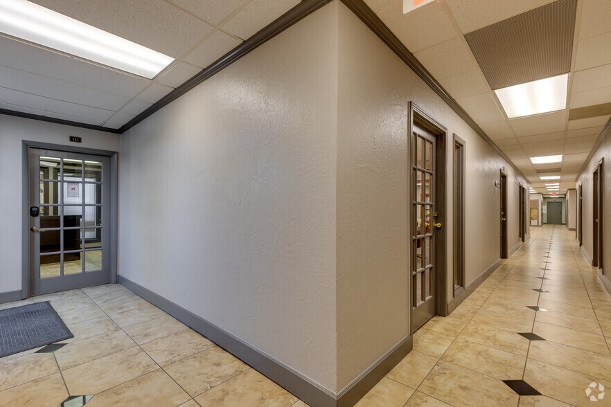 More Photos Of 2525 NW Expressway St, Oklahoma City Office For Lease