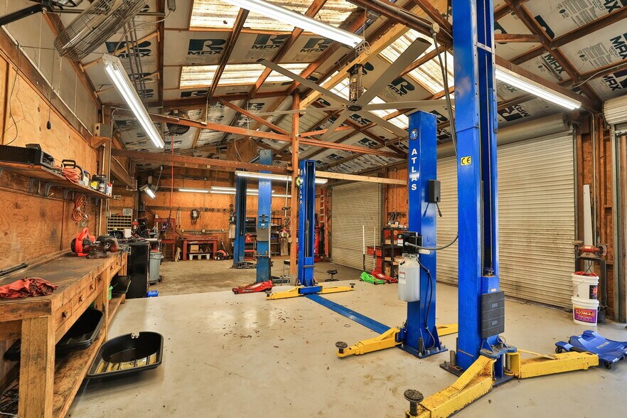 More Photos Of 17163 Rabon Chapel Rd, Montgomery Service For Sale