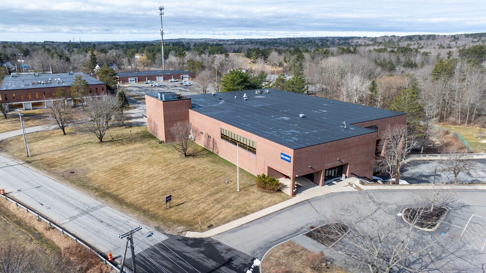 More Photos Of 5 Davis Farm Rd, Portland Office For Sale