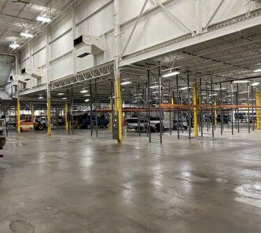 More Photos Of 1045 Hickory St, Pewaukee Warehouse For Sale