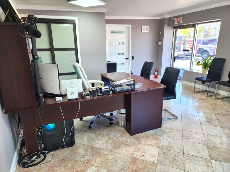 More Photos Of 7511 Leavenworth Rd, Kansas City Auto Repair For Sale