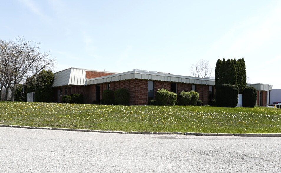 More Photos Of 800 Scholz Dr, Vandalia Warehouse For Lease