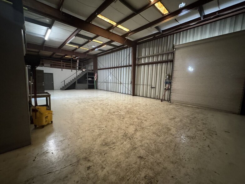 More Photos Of 1226 Fremaux Ave, Slidell Distribution For Lease
