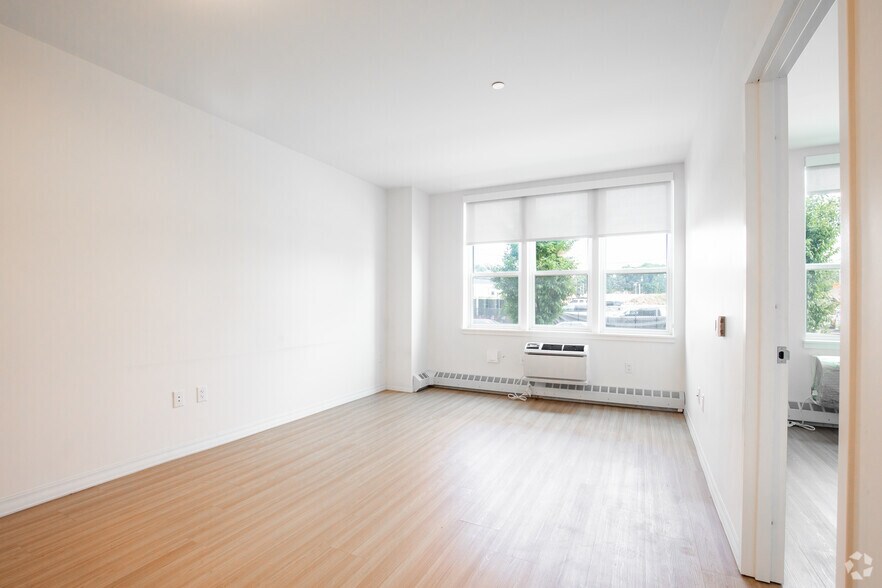 More Photos Of 10-40 Station Dr, Wyandanch Apartments For Lease