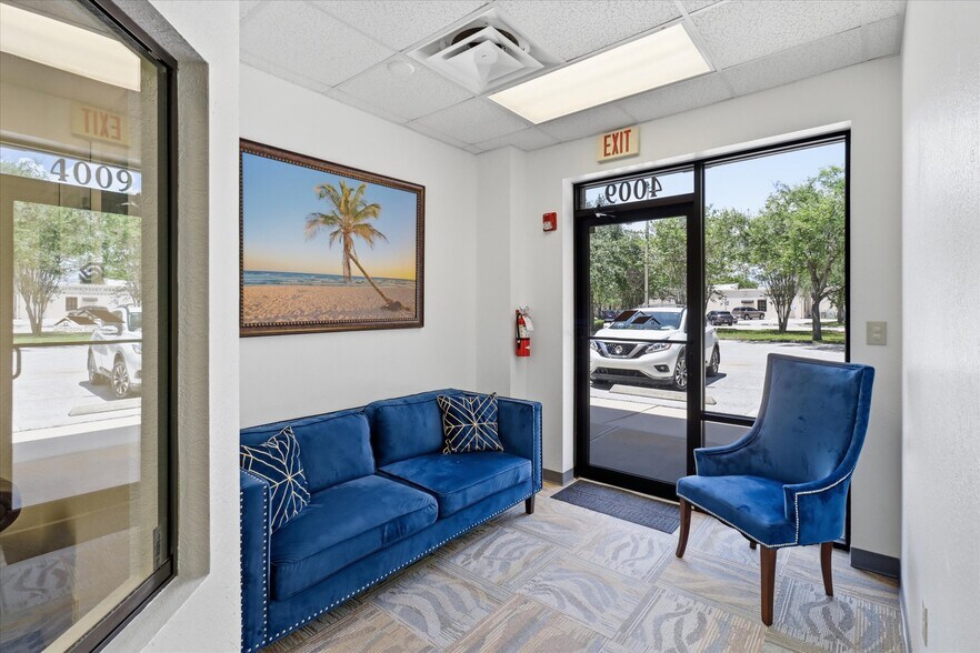 More Photos Of 4009-4033 W 1st St, Sanford Office For Sale